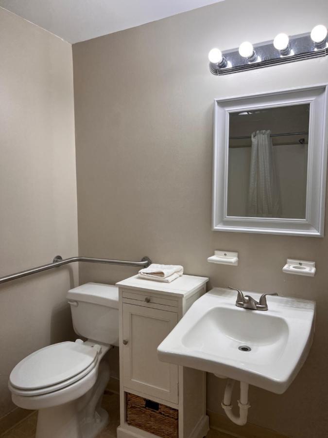 Oswego Inn Ngoại thất bức ảnh